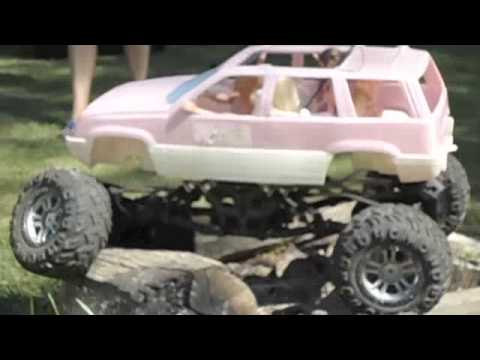 Ken takes Barbies 4×4 riding in the pink Barbie Jeep part 2 – Moff Video